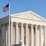 La Corte Suprema avaló la propuesta republicana en Alabama para aplicar un nuevo mapa del Congreso que les otorga una ventaja política estratégica. La Corte Suprema avaló la propuesta republicana en Alabama para aplicar un nuevo mapa del Congreso que les otorga una ventaja política estratégica.