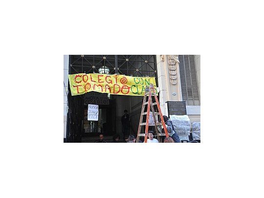 Otra vez el colegio Carlos Pellegrini fue tomado por los alumnos en rechazo a las designaciones a dedo de docentes.
