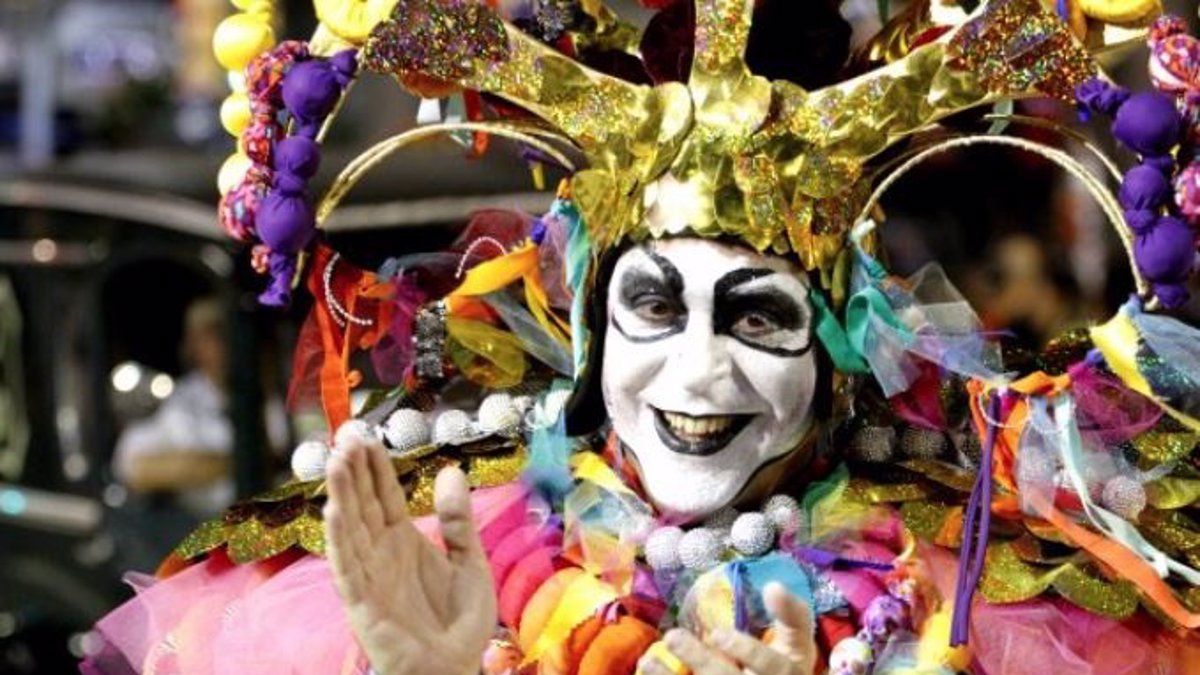 Карнавал в Монтевидео. Карнавал в Уругвае. Уругвай-женщины карнавал. Миндаль карнавал. 4 24 праздник
