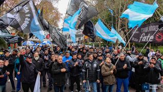 Los trabajadores de la industria del neumático marcharon hasta el frente de la Fiscalía de San Fernando.