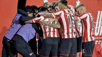 Estudiantes goleó a Arsenal en la Liga Profesional de Fútbol.