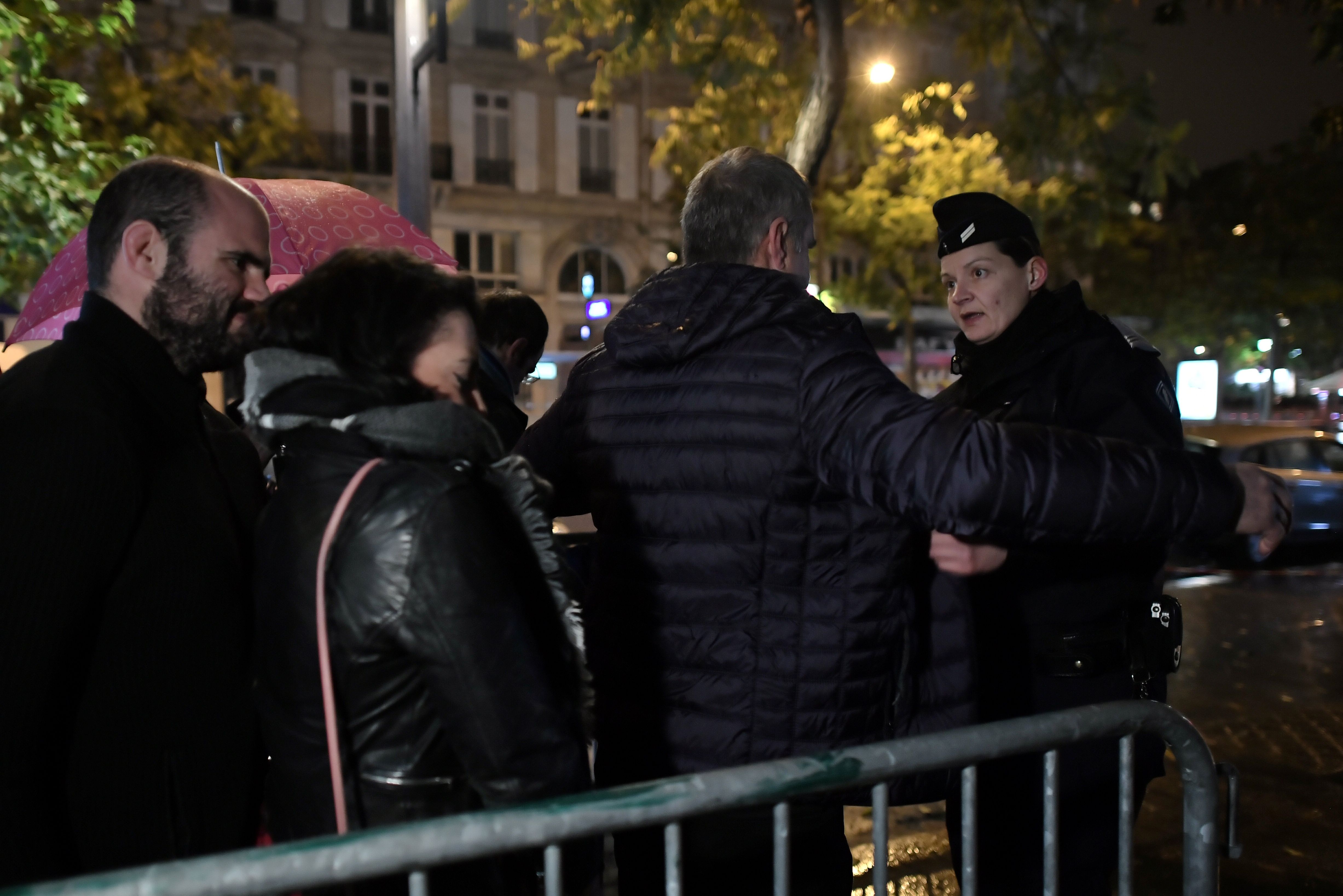 Francia: Sting reabrió el Bataclan con minuto de silencio por las víctimas  (foto 2)