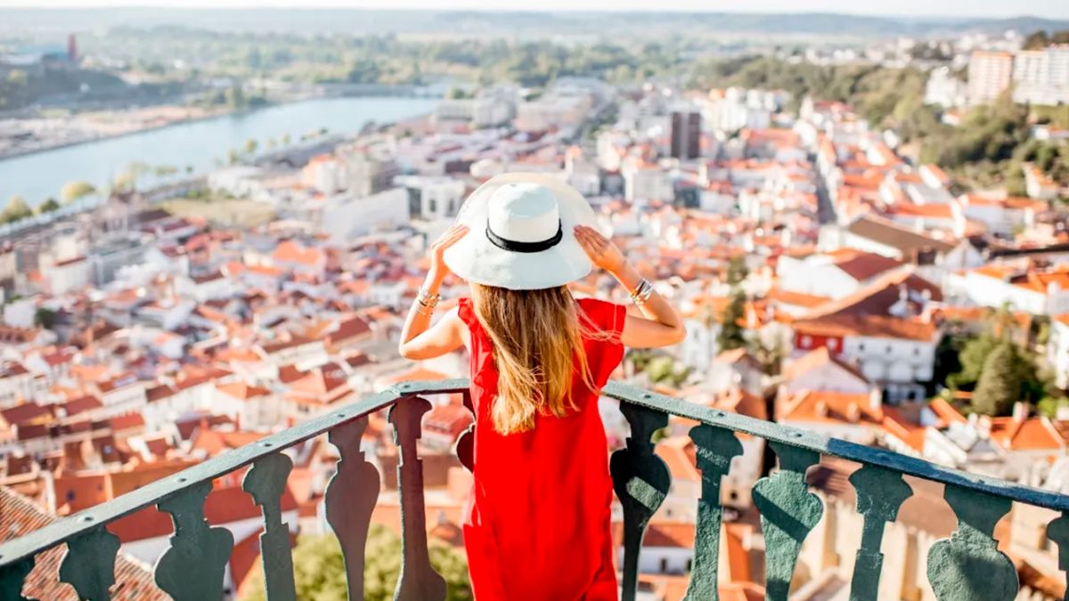 Emigrate to Portugal from Argentina: what are the requirements to work in customer service