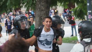 La Policía detuvo al menos a 150 personas durante la manifestación de este miércoles frente al Congreso. 