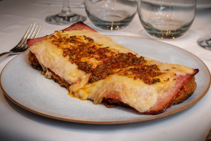 Milanesa de bife de chorizo en Viejo Patrón. Milanesa de bife de chorizo en Viejo Patrón.