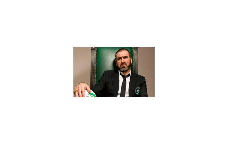 Su última locura. Cantona busca el sillón presidencial de Francia para solucionar el inconvenientes de las viviendas en su país.
