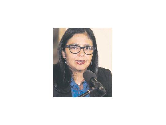 Enojo. Es lo que manifestó la canciller Delcy Rodríguez. Acusó a representantes de Paraguay y de Brasil de “esconderse en el baño”.