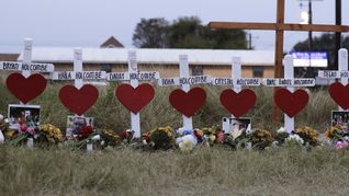 Homenaje a las víctimas del tiroteo en la iglesia Sutherland Springs, en Texas, en 2017.
