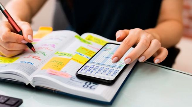 Miles de argentinos buscan saber cuáles son los feriados de septiembre.