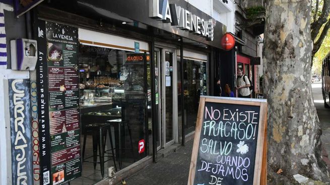La panadería La Vienesa cierra para siempre y los trabajadores apuestan a levantarla como cooperativa.