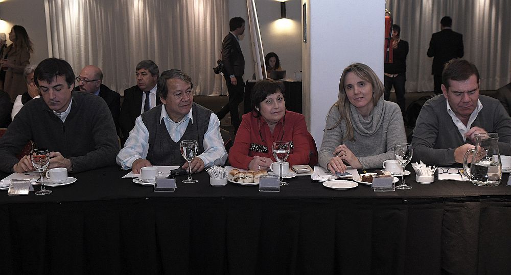 Candidatos oficialistas cerraron fila detrás de una campaña propositiva y sin confrontación (foto 2)