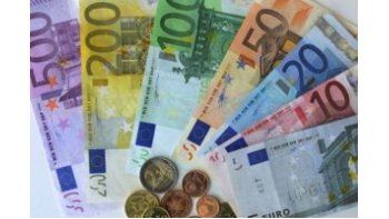 Por datos en EEUU, el dólar perdió fortaleza y el euro hizo una pausa en su caída