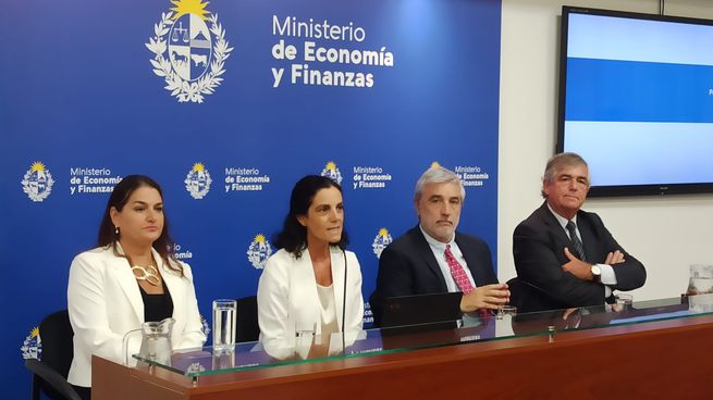 La ministra de Economía y Finanzas Azucena Arbeleche expone sobre la Rendición de Cuentas 2024 y el cierre del período.