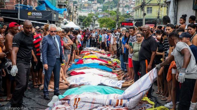 El megaoperativo contra el Comando Vermelho en Río de Janeiro dejó al menos 121 muertos.