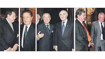 ámbito.com | Ramón Puerta, Eduardo Duhalde, Carlos Menem y Fernando de la Rúa, y Julio César Aráoz y Teodoro Funes.