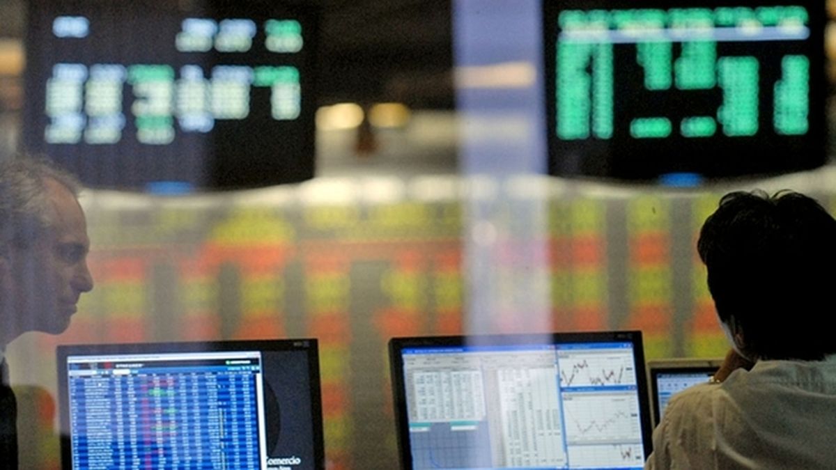 Capital market radiography in April: Financial Trusts marked record and ONS fell to a minimum annual minimum