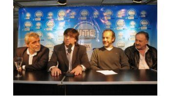 Diego Bossio junto a referentes gremiales.