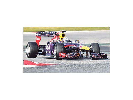 El actual tricampeón de la categoría, el alemán Sebastian Vettel, comenzará la temporada 2013 de la F-1 con el nuevo modelo R89 de Red Bull.