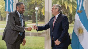 El embajador de Kuwait y Alberto Fernández se entusiasmaron con nuevos desarrollos.