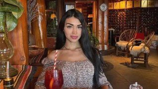 Narela tiene 21 años y fue vista por última vez en California, Los Ángeles. Narela tiene 21 años y fue vista por última vez en California, Los Ángeles.