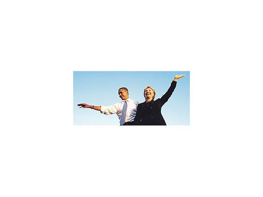 Barack Obama yHillary Clintondejaron de ladolos rencoresproducidos porlas primariasdemócratas y seexhibieron juntosen un acto enOrlando. Laprensa estadounidenseinsistecon la posibilidadde que la exprimera damaocupe un cargoministerial en uneventual gobiernode su ex rival.