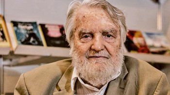 Bayer. Fue autor del libro Los vengadores de la Patagonia trágica