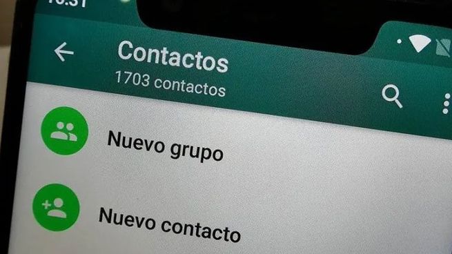 La forma de saber cómo te tienen agendado en WhatsApp.