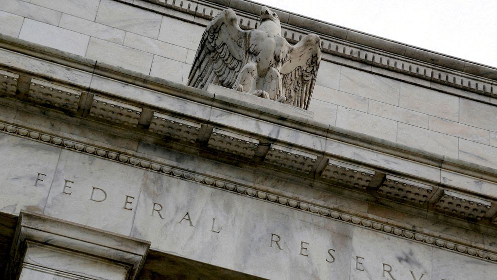 La Fed mantuvo las tasas, pero alertó sobre la falta de progreso en la baja de la inflación