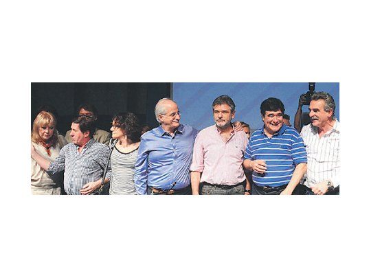 Carlos Zannini y Agustín Rossi, orador top y anfitrión de la cumbre que despabiló a tribu kirchenrista.