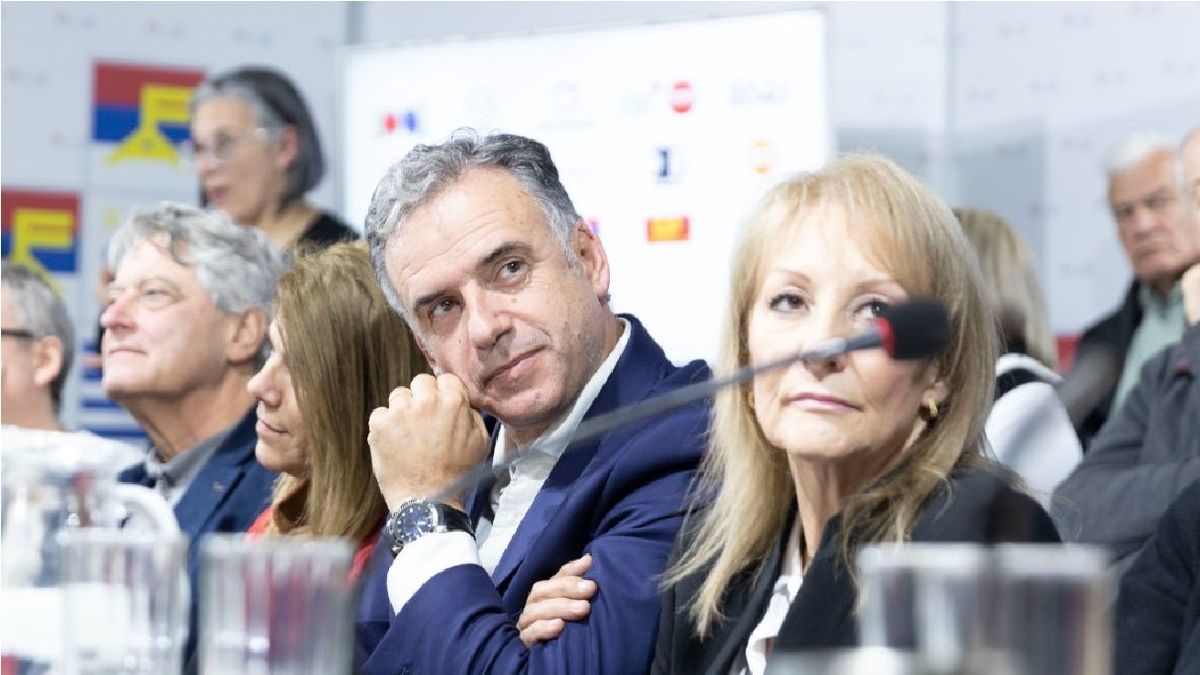 Álvaro Delgado and Andrés Ojeda, almost with the same chances against Yamandú Orsi in a runoff