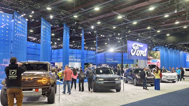 El centro de convenciones de Huntington Place (anteriormente conocido como Cobo Hall, ubicado en el comienzo del Boulevard Washington, con capacidad para más de 12.000 personas) albergará hasta el domingo 24 de septiembre a unas 35 marcas