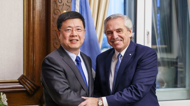 Zou Xiaoli y Alberto Fernández.