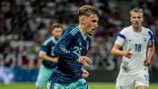 Lennart Kall había jugado de titular el último partido amistoso de la selección alemana contra Finlandia. Lennart Kall había jugado de titular el último partido amistoso de la selección alemana contra Finlandia.