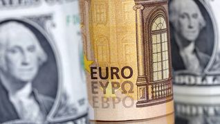 El dólar tocó mínimos de seis meses.