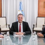 Santilli, Adorni y Valdés en Casa Rosada. Santilli, Adorni y Valdés en Casa Rosada.