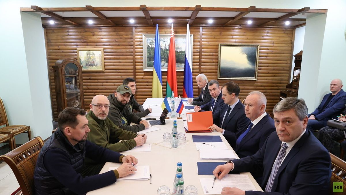 when the peace agreement could be signed, according to the chief negotiator in kyiv