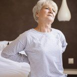 Hacer ejercicios puede ayudar a calmar el dolor de espalda. Hacer ejercicios puede ayudar a calmar el dolor de espalda.