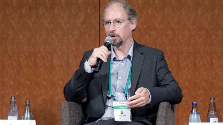 Back fue uno de los primeros en proponer sistemas de dinero digital descentralizado. Back fue uno de los primeros en proponer sistemas de dinero digital descentralizado.