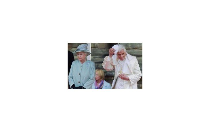 Benedicto XVI se confesó dolido por casos de pederastas perpetuados por religiosos.