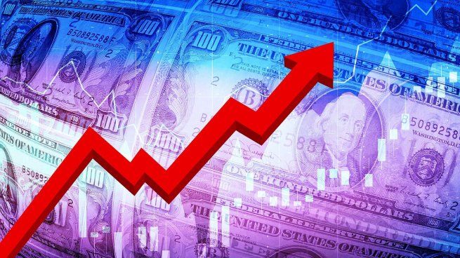 El dólar blue superó los $1.400, en una rueda de alta demanda, y la brecha cerró en su máximo valor de la era Milei.