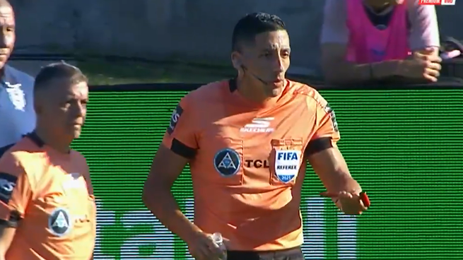 Le tiraron un martillo a Falcón Pérez desde la tribuna de Gimnasia.