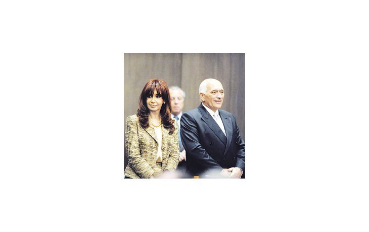 ámbito.com | Cristina de Kirchner junto al presidente de CEPA, Alberto Domenech, durante la celebración del Día Nacional de la Avicultura.