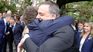 El abrazo de Manuel Adorni y Javier Milei.