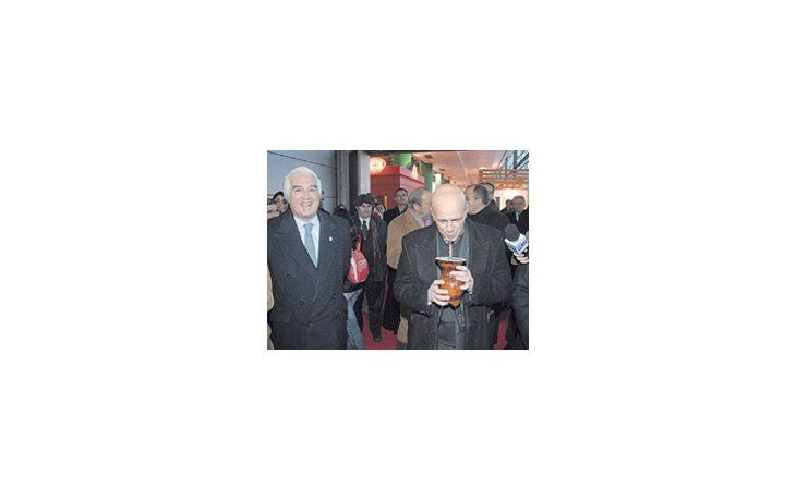 ámbito.com | El jefe de Gobierno porteño, Jorge Telerman, ayer, durantela inauguración de la Exposición Rural, participó de unaronda de mate.