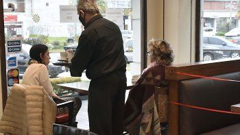Mar del Plata reabre bares y restaurantes pese a alza de casos de Covid-19