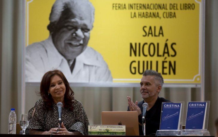 Cristina Fernández de Kirchner y el periodista, Marcelo Figueras, presentaron Sinceramente en Cuba.&nbsp;
