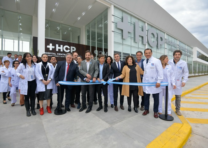 El gobernador inauguró un nuevo centro de salud, que atenderá patologías de alta complejidad y emergencias.