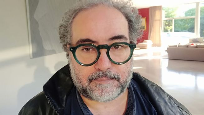 El chileno Rafael Gumucio presentó su nueva novela biográfica, El vértigo de Eros