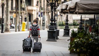 El rebrote del covid-19 les da un nuevo golpe al turismo y a la economía de España