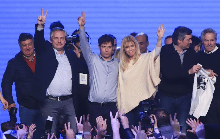 El candidato a gobernador Axel Kicillof en el bunker partidario  luego de conocerse los resultados de las PASO.